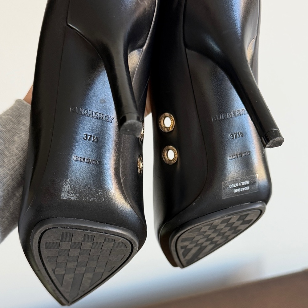 Burberry Classic Black Stiletto Pumps - Picture 6 of 11